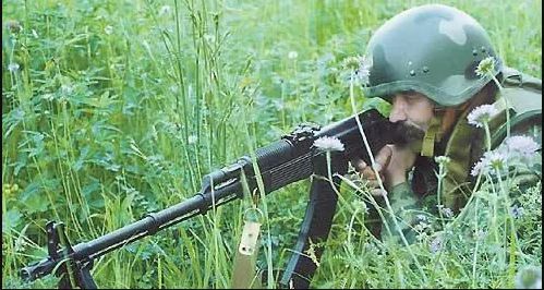 Một loại  súng máy hạng nhẹ giống phiên bản nâng cao của tiểu liên AK-47, rất phù hợp làm hỏa lực cấp tiểu đội bộ binh và do một cá nhân sử dụng, được dùng nhiều trong cuộc xung đột Nga-Ukraine đang diễn ra, đó là súng máy hạng nhẹ RPK, hay trung liên RPK.