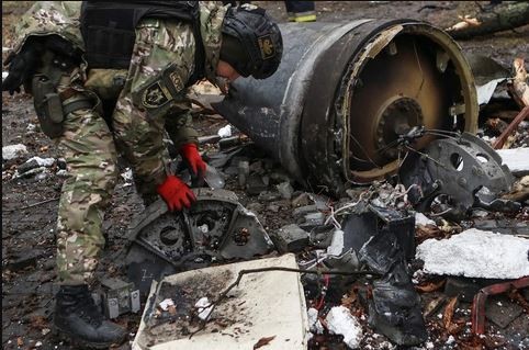 Hãng tin Reuters đưa tin, tình báo Ukraine cho thấy  tên lửa đạn đạo của Triều Tiên có tỷ lệ lỗi kỹ thuật cao hơn tên lửa của Nga. Theo kết quả điều tra trên chiến trường, Quân đội Nga đã sử dụng tới 50 tên lửa đạn đạo tầm ngắn Hwasong-11 của Triều Tiên.