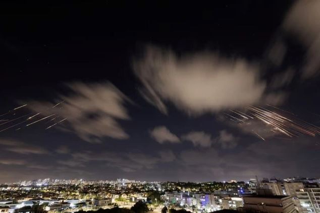 Việc  Israel tập trung quân quy mô lớn ở biên giới phía nam Lebanon là một trong những nguyên nhân quan trọng, khiến Iran quyết tâm một lần nữa dùng tên lửa đạn đạo tấn công lãnh thổ Israel vào đêm ngày 1, rạng sáng ngày 2/10. 