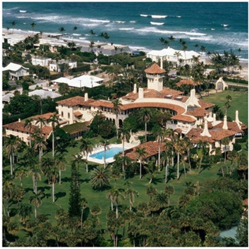 Mar-a-Lago Club là khu nghỉ dưỡng của ông  Donald Trump tại Florida. Khu nghỉ dưỡng này đã được TripAdvise dành tặng những lời có cánh và đánh dấu 5 sao.