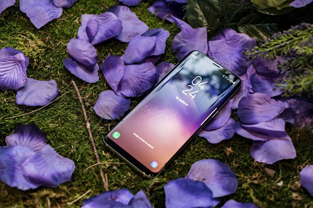 Mở đầu cho xu hướng  smartphone viền cong, màn hình mỏng tràn cạnh vô cực, sự ra mắt của Galaxy S8, S8 Plus đang tạo nên cơn sốt toàn cầu. Ảnh: Phonearena.