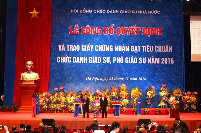 Ứng viên đạt chuẩn chức danh GS, PGS tăng cao, Bộ GD&ĐT nói gì?