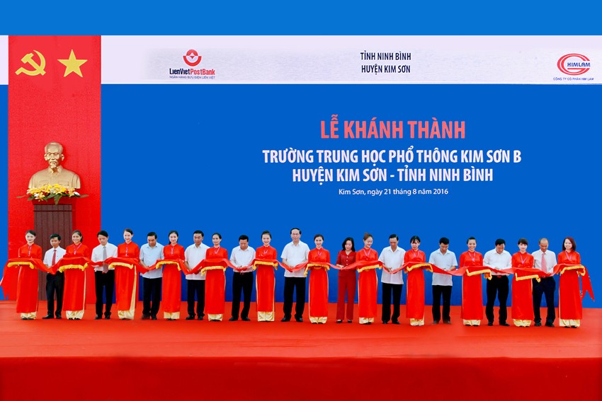 Trường THPT Kim Sơn B, nằm ở xã Hùng Tiến (huyện Kim Sơn, tỉnh Ninh Bình) – nơi  Chủ tịch nước Trần Đại Quang từng theo học những năm cấp 3. Thầy Vũ Xuân Sinh, Hiệu trưởng nhà trường cho biết, Chủ tịch nước có một tình cảm đặc biệt với Trường THPT Kim Sơn B, mỗi lần về lại trường xưa, người học trò cũ vẫn dành những tình cảm nghĩa tình, gần gũi với các thế hệ thầy cô giáo, các em học sinh theo học dưới mái trường.