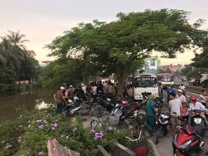 Bàng hoàng phát hiện thi thể người đàn ông trôi sông