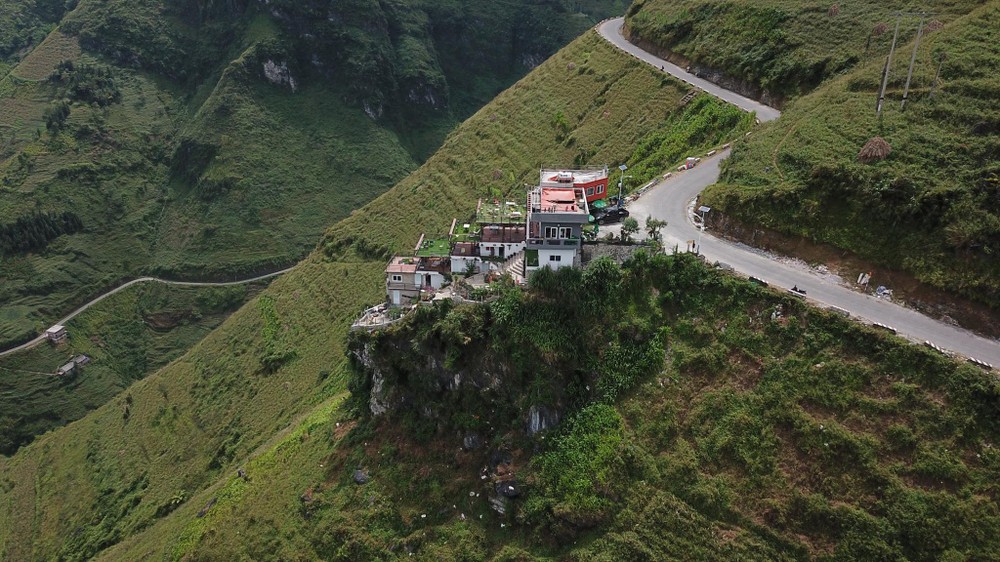 Công trình tổ hợp khách sạn, nhà hàng, quán cà phê 7 tầng Panorama tọa lạc ở hẻm vực Tu Sả, vị trí đẹp nhất đèo Mã Pì Lèng (Hà Giang).