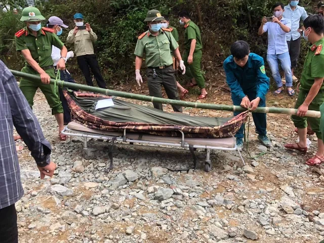 Sạt lở thủy điện Rào Trăng: Cứu được 19 người ra vùng an toàn