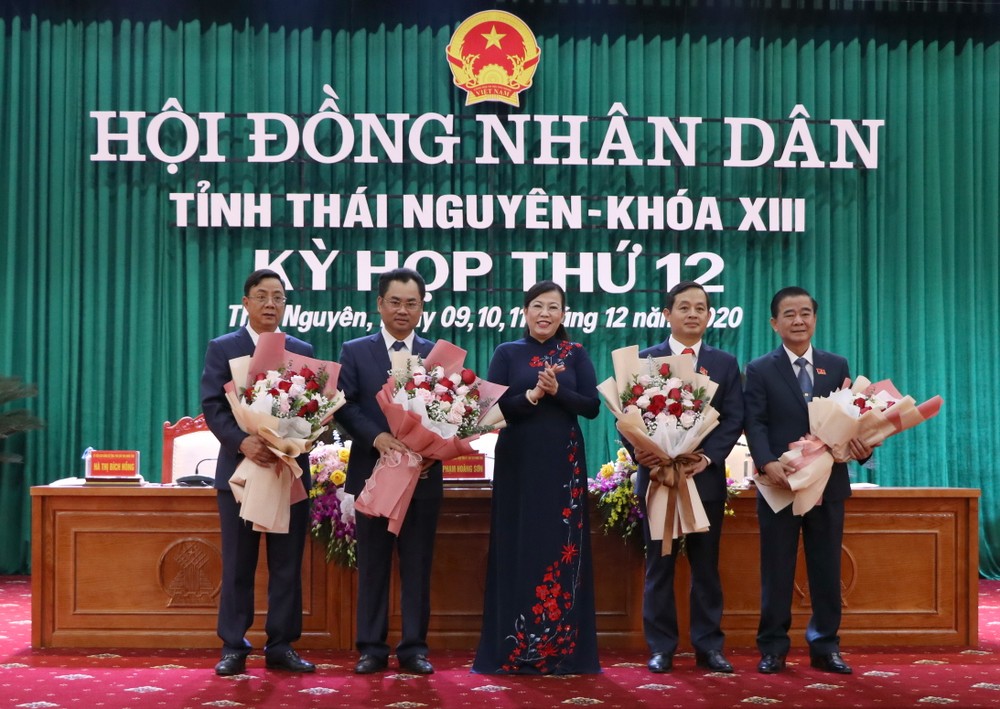 Ngày 10/12, ông Phạm Hoàng Sơn, Phó Bí thư Thường trực Tỉnh ủy Thái Nguyễn được) được HĐND tỉnh Thái Nguyên khóa 13 bầu giữ chức Chủ tịch HĐND tỉnh Thái Nguyên nhiệm kỳ 2016 – 2021. Ông Phạm Hoàng Sơn, SN 1976, quê quán xã Bình Thuận, huyện Đại Từ, Thái Nguyên), có trình độ Thạc sĩ Khoa học nông nghiệp, Cao cấp Lý luận chính trị. Trước đó, ông là Trưởng Ban Tổ chức Tỉnh ủy Thái Nguyên.