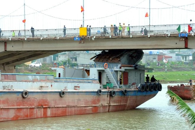 Tối 25/1, ông Bùi Anh Tuấn, Phó Giám đốc Sở GTVT Thái Bình cho biết, vụ va chạm giữa tàu thủy với cầu Thái Bình xảy ra trưa cùng ngày.