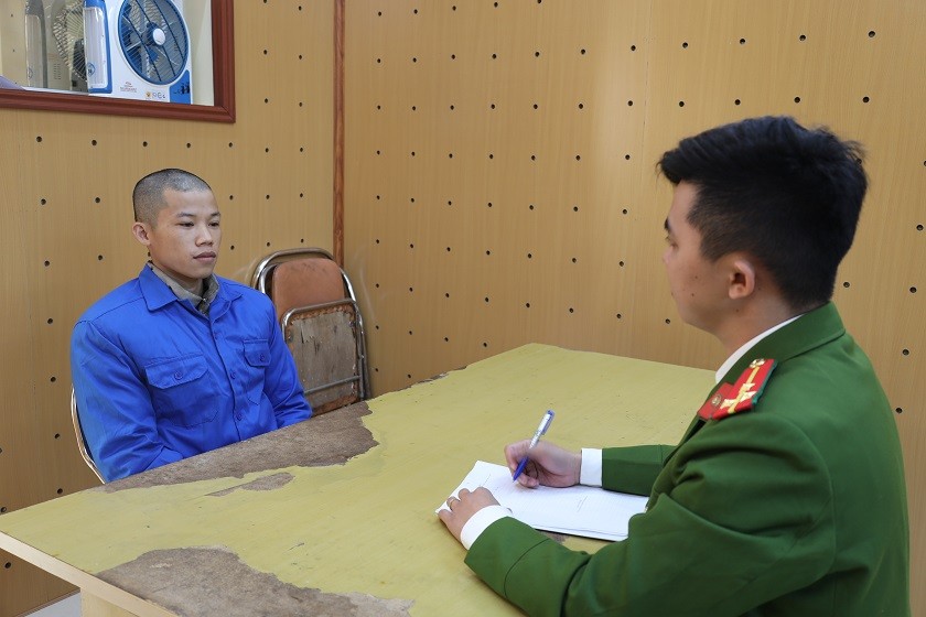  Khởi tố đối tượng tàng trữ pháo và ma túy: Cơ quan CSĐT Công an huyện Nam Sách (Hải Dương) vừa khởi tố vụ án, khởi tố bị can Lò Văn Tươi (SN 1996, trú tại Bản Hố, Nặm Păm, Mường La, Sơn La) về tội Vận chuyển hàng cấm và Tàng trữ trái phép chất ma túy. 