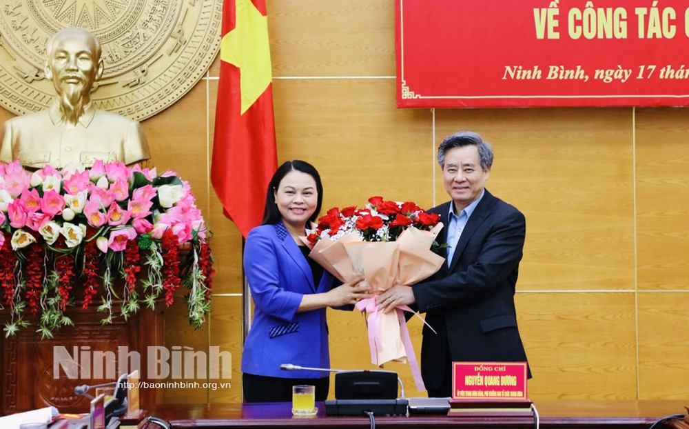 Ngày 17/3, Ban Thường vụ Tỉnh ủy Ninh Bình tổ chức Hội nghị triển khai thông báo của Bộ Chính trị về công tác cán bộ. Bộ Chính trị quyết định bà Nguyễn Thị Thu Hà - Ủy viên Trung ương Đảng thôi tham gia Ban Chấp hành, Ban Thường vụ và thôi giữ chức Bí thư Tỉnh ủy nhiệm kỳ 2020-2025, Trưởng Đoàn đại biểu Quốc hội khóa XV tỉnh Ninh Bình; điều động, chỉ định giữ chức Phó Bí thư Đảng đoàn Mặt trận Tổ quốc Việt Nam. (Ảnh: Báo Ninh Bình)