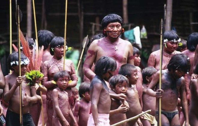 Yanomami là bộ tộc hoang dã ở rừng Amazon như tổ tiên của họ và không muốn liên hệ với thế giới bên ngoài. Họ không muốn thay đổi thói quen từ thuở xa xưa.