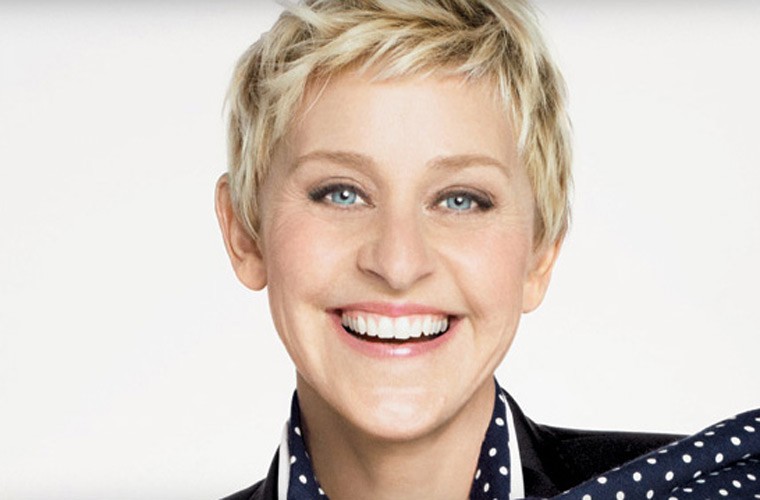 Ellen DeGeneres, bà chủ của những chương trình sitcom, talk show và nhiều giải Oscar, từng lọt vào top 50 người quyền lực nhất của tạp chí Out. Năm 1997, lúc 39 tuổi, trên chương trình của Oprah Winfrey, Ellen đã tiết lộ mình là les. Hiện tại tài sản của bà ước tính khoảng 250 triệu USD.