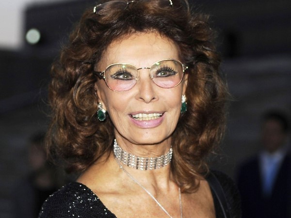 Sophia Loren là nữ diễn viên nước ngoài đầu tiên đoạt giải Nữ diễn viên xuất sắc Oscar năm 1960 với bộ phim "Two Woman" (La Ciociara). Năm 1991, bà còn nhận giải Oscar danh dự.