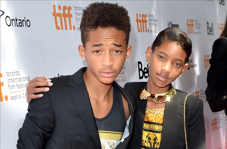 Willow Smith và Jaden Smith là con của cặp sao nổi tiếng Hollywood Jada Pinkett và Will Smith. Tài sản riêng của Jada là 20 triệu USD còn của Will Smith là khoảng 200 triệu USD. Hiện cả Willow và Jaden đều theo nghiệp diễn của cha mẹ.