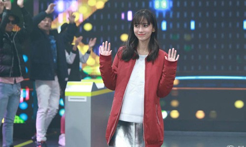 Angelababy lộ rõ bụng bầu