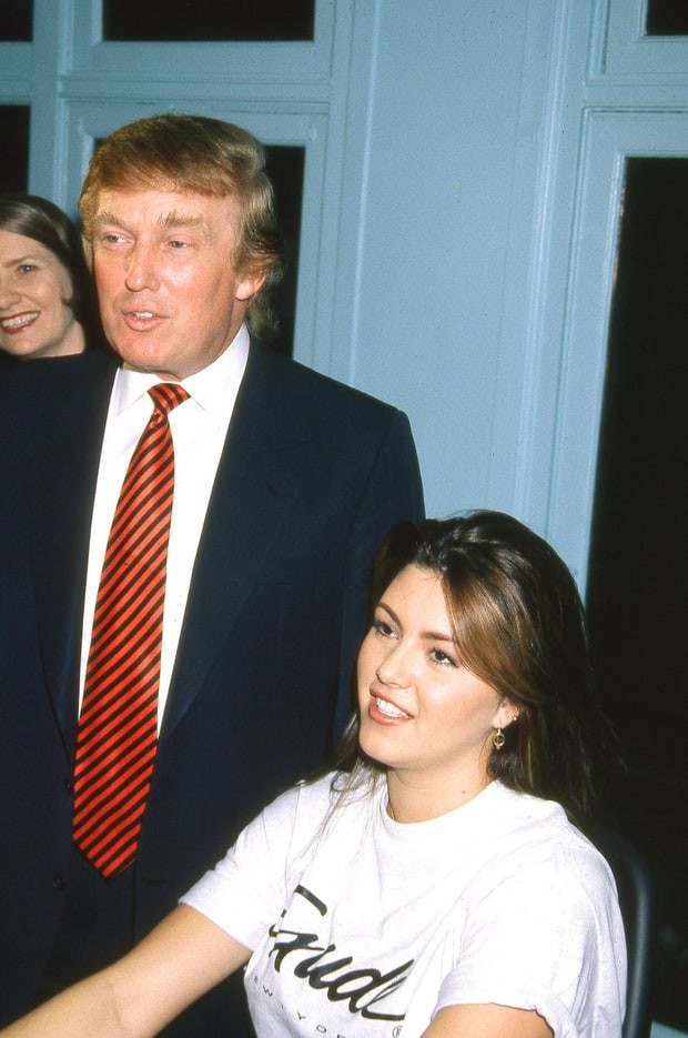 Sau khi lên ngôi Hoa hậu Hoàn vũ 1996, Alicia Machado bị mắc chứng thèm ăn và lên cân, Donald Trump đã phàn nàn về cơ thể cô và bắt cô phải tập thể dục ngay trước các phóng viên mà máy quay phim, chụp ảnh và nói: “Đây là kiểu người rất thích ăn”. Đến khi bà Clinton đưa Machado tới cuộc tranh luận Tổng thống hồi tháng 9 vừa rồi, Trump cũng từ chối không xin lỗi Alicia và sau đó ông trả lời phỏng vấn Fox News rằng: “Cô ấy tăng cân một cách khủng khiếp và đó là vấn đề thực tế”.