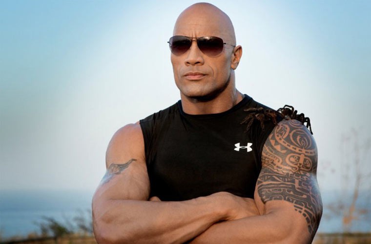  Dwayne “The Rock” Johnson không chỉ là nam diễn viên có thù lao cao nhất thế giới mà vừa được bình chọn là Người đàn ông quyến rũ nhất năm 2016. (Ảnh: Nerdist)