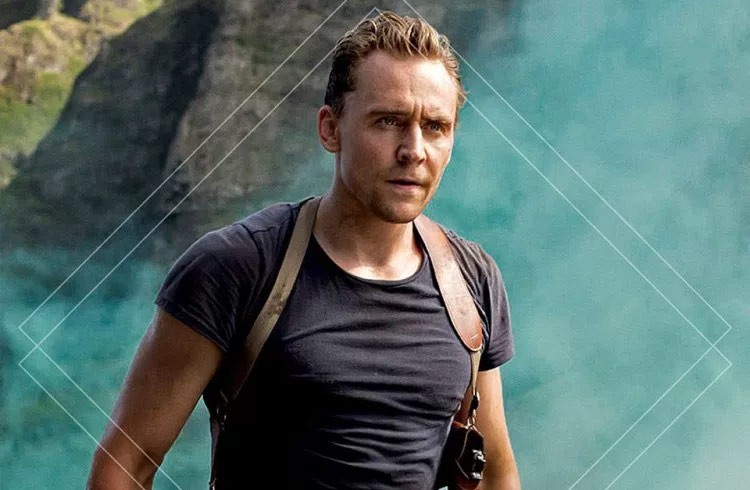 Tom Hiddleston vào vai James Conrad trong  Kong: Skull Island, cựu đội trưởng của Đội đặc nhiệm đường không SAS (Anh), người từng tham gia chiến tranh Việt Nam. James Conrad được thuê làm người dẫn đường trong cuộc thám hiểm mới vào Đảo đầu lâu. (Ảnh: Movie News Guide)