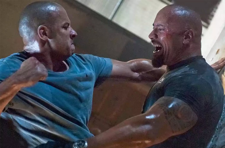 Mối quan hệ của Dwayne Johnson và Vin Diesel xấu đi vào những ngày cuối cùng trong 100 ngày quay  Fast &amp; Furious 8 ở Atlanta năm ngoái khi Diesel thường xuyên tới trường quay muộn trong những cảnh quay cuối với Johnson. The Rock đã bực mình và cảm thán trên Facebook. “Các bạn diễn nữ của tôi luôn tuyệt vời và tôi yêu họ. Tuy nhiên các bạn diễn nam lại là một câu chuyện khác”, Dwayne Johnson viết trên Facebook. Ngoài ra anh còn ám chỉ một vài người là thô bỉ.