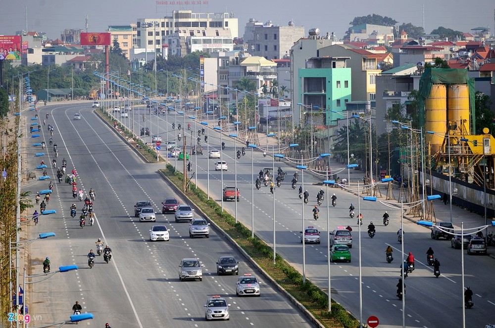 Ngày 17/1, tuyến đường vành đai 2 hay còn gọi là con  đường nghìn tỷ với tổng mức đầu tư trên 6.000 tỷ đồng chính thức thông xe kỹ thuật, rút ngắn một nửa thời gian từ Nhật Tân về Cầu Giấy (Hà Nội).