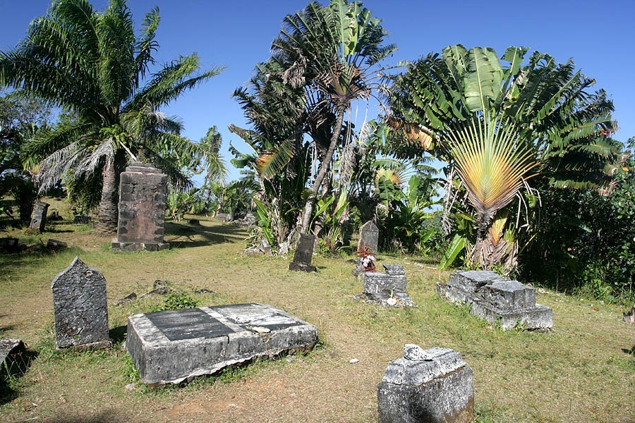 Đảo Sainte Marie hay đảo Nosy Boraha ở Madagascar là một trong những hòn  đảo hải tặc nổi tiếng nhất trên thế giới. Đây là một hòn đảo đá hẹp nằm ở ngoài khơi phía Đông bờ biển phía của Madagascar, có thảm thực vật tươi tốt, những bãi biển cát trắng, vịnh cạn và các rạn san hô đã từng là nhà của hơn một ngàn tên cướp biển. (Nguồn Amusing Planet)