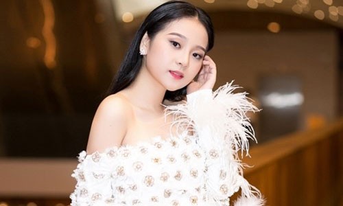 Bất ngờ với “bản sao nhí” của Angela Phương Trinh 