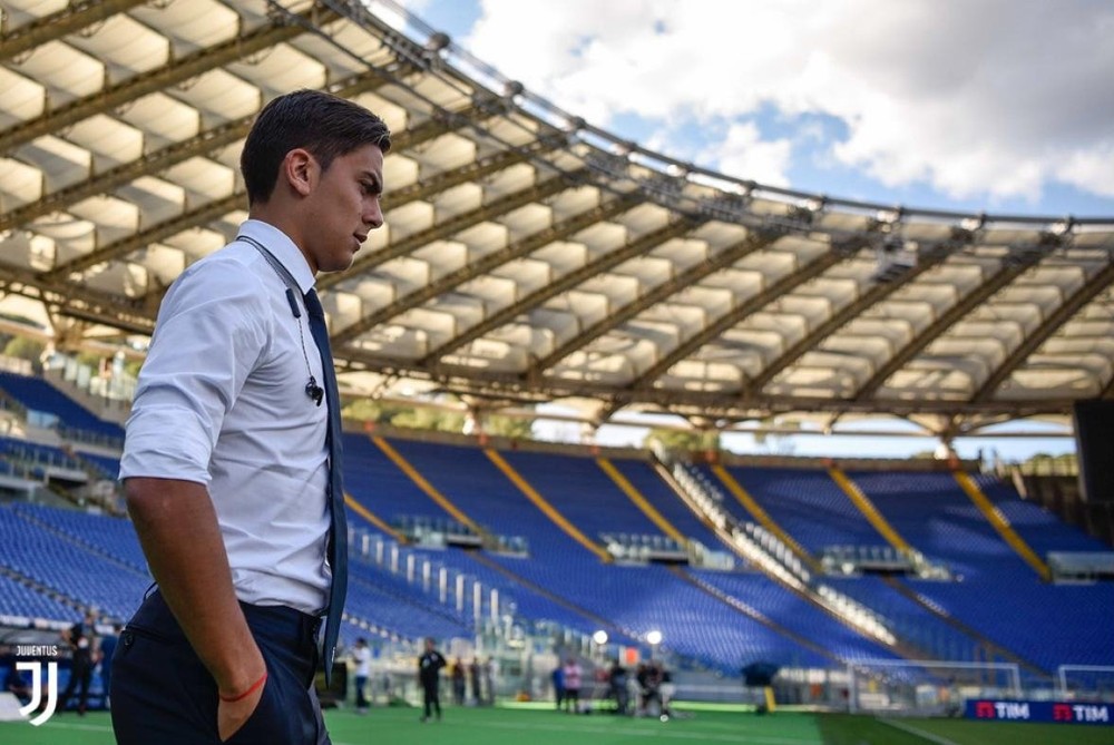 Trong số dàn sao của Juventus có mặt ở sân Olimpico để chuẩn bị cho trận tranh Siêu Cúp Italia với Lazio, Paulo Dybala xuất hiện đầy rạng ngời. Ảnh: Juventus.