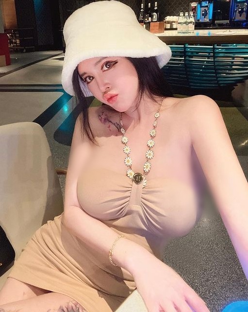 Gina là một trong những  hot girl siêu vòng 1 khá nổi tiếng người Trung Quốc. (Nguồn ảnh: IG)