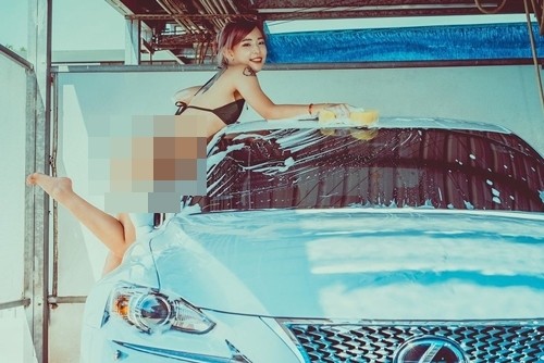 Những ngày gần đây, bộ ảnh diện bikini hai mảnh rửa xe của  hot girl Alice, người Đài Loan, nhận được sự chú ý lớn. (Nguồn ảnh: IG)