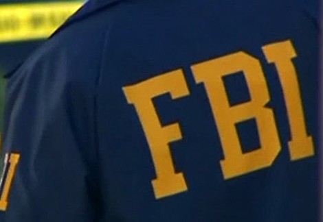 Tuy nhiên, những 6 câu hỏi "cân não" này từng bị đồn là của FBI và những người trả lời được 6 câu hỏi này có thể thuộc các nhóm người: sát nhân giết người hàng loạt hoặc chuyên gia tâm lý tội phạm xuất sắc hay có thể là một cảnh sát, thám tử tài ba. Tuy nhiên, trên thực tế, 6 câu hỏi đánh đố này không phải của FBI mà có nguồn gốc từ cuốn tiểu thuyết trinh thám nổi tiếng có tiêu đề “Đề thi đẫm máu” của tác giả người Trung Quốc Lôi Mễ. Tác phẩm này đã trở thành cuốn sách nổi tiếng, được độc giả đón nhận nông nghiệt và tạo nên tiếng vang lớn trong xã hội.