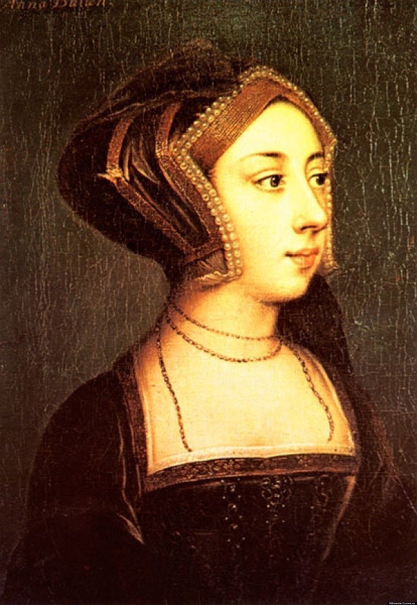 Do đầu lìa khỏi cổ nhưng môi của hoàng hậu Anne Boleyn vẫn mấp máy, có phản ứng kỳ lạ khiến các nhà khoa học thời đó không khỏi bất ngờ và quyết tâm tìm hiểu nguyên nhân thực sự của cảnh tượng hãi hùng này.