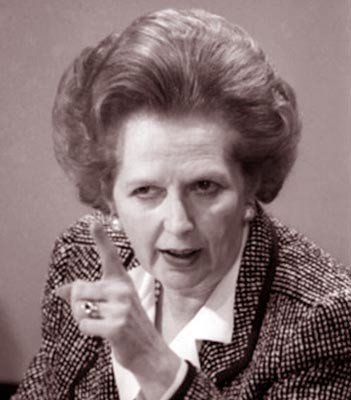 "Bà đầm thép" Margaret Thatcher có chế độ ăn kiêng đặc biệt đó là có thể giảm 9 kg chỉ trong 2 tuần. Bí quyết của bà đó là: ăn bưởi, hai quả trứng và uống cà phê đen vào bữa ăn sáng. Bữa trưa của bà gồm: hai quả trứng, cà chua, rau bina, cà phê và mạch nha. Bữa tối sẽ bao gồm các món: thịt bò nạc, dưa chuột, cà phê, ô liu, cà chua và mạch nha.