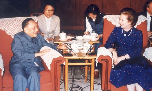 Đặng Tiểu Bình gặp cựu Thủ tướng Anh Margaret Thatcher tháng 12/1982.