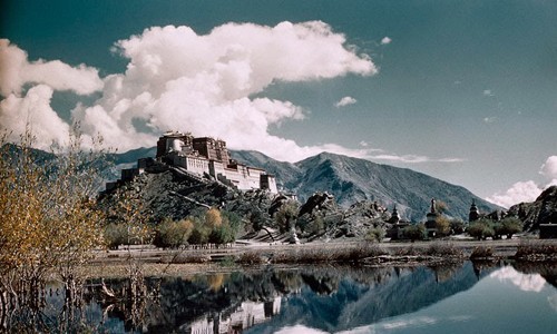 Cung điện Potala tuyệt đẹp ở Tây Tạng. Công trình tráng lệ này được UNESCO công nhận là Di sản thế giới vào năm 1994.