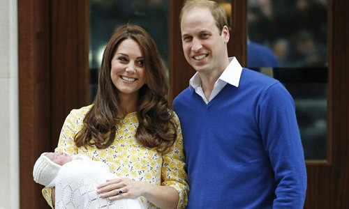  Tiểu Công chúa Anh Charlotte Elizabeth Diana là con gái mới chào đời của Công nương Kate và Hoàng tử William hôm 2/5 vừa qua, tuổi Mùi và thuộc cung Hoàng đạo Kim Ngưu. Tiểu Công chúa Anh mới chào đời được đặt tên là Charlotte Elizabeth Diana. Tên của tiểu công chúa - thành viên mới của Hoàng gia Anh được ghép từ tên của ba người mà Hoàng tử William và vợ rất yêu mến và kính trọng đó là: Thái tử Charles, Nữ hoàng Elizabeth II và cố Công nương Diana.