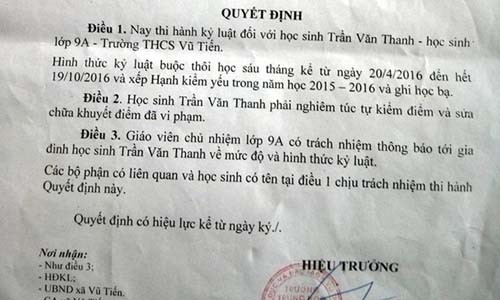 Tranh luận việc đuổi học 6 tháng các nam sinh tiểu bậy