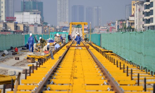 Tuyến đường sắt Cát Linh - Hà Đông đi qua các quận Đống Đa, Thanh Xuân, Từ Liêm. Dự án  đường sắt trên cao có tổng mức đầu tư 868 triệu USD, theo kế hoạch hạ tầng xây lắp phục vụ chạy tàu cơ bản hoàn thành vào cuối năm 2016.