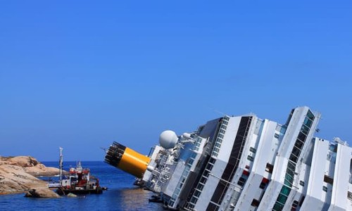 1. Ngày 13/1/2012,  tàu du lịch Costa Concordia chở theo 4.252 người đã đâm trúng đá ngầm gần đảo Giglio của Italy. Vụ việc khiến con tàu bị lật nghiêng và chìm dưới đáy biển. 32 người đã thiệt mạng trong vụ chìm tàu tàu du lịch Costa Concordia.