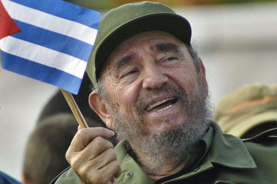  Lãnh tụ Fidel Castro là tượng đài lịch sử về tinh thần đoàn kết, giải phóng dân tộc của đất nước Cuba và thế giới. Sự ra đi của ông Fidel ngày 25/11 vừa qua là mất mát to lớn đối với người dân Cuba và nhân dân thế giới. Ảnh: IC.