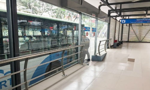 Trải nghiệm xe buýt nhanh BRT tại Hà Nội trong ngày đầu năm 2017