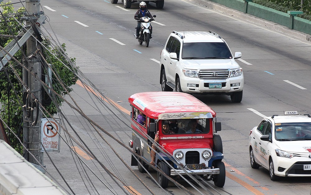 Để quản lý các  phương tiện cá nhân, tránh ùn tắc giao thông ở Philippines, chính quyền Manila đã đưa ra một số giải pháp và được triển khai, áp dụng ở một số thành phố lớn.