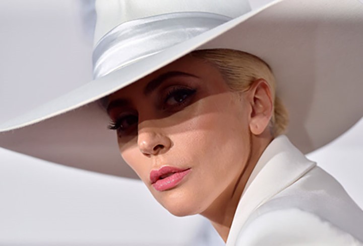 Lady Gaga là một trong nhiều ngôi sao từng bị trầm cảm. Nữ ca sĩ đã thú nhận mình phải chiến đấu với chứng trầm cảm trong một cuộc phỏng vấn với tạp chí Billboard. Cô nói “Tôi đã bị trầm cảm và luôn cảm thấy lo âu với mọi thứ trong cuộc sống của mình. Tôi phải vượt qua bệnh trầm cảm trong suốt cuộc đời mình...Nếu chúng ta chia sẻ câu chuyện của mình và gắn bó với nhau, chúng ta mạnh mẽ hơn".