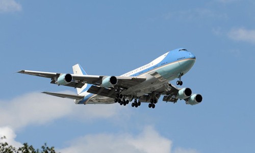 Air Force One (Không lực Một) là  chuyên cơ Tổng thống Mỹ phục vụ nhu cầu di chuyển của người đứng đầu nước Mỹ. Chuyên cơ này có có đầy đủ chức năng và an toàn như “Nhà Trắng bay”.