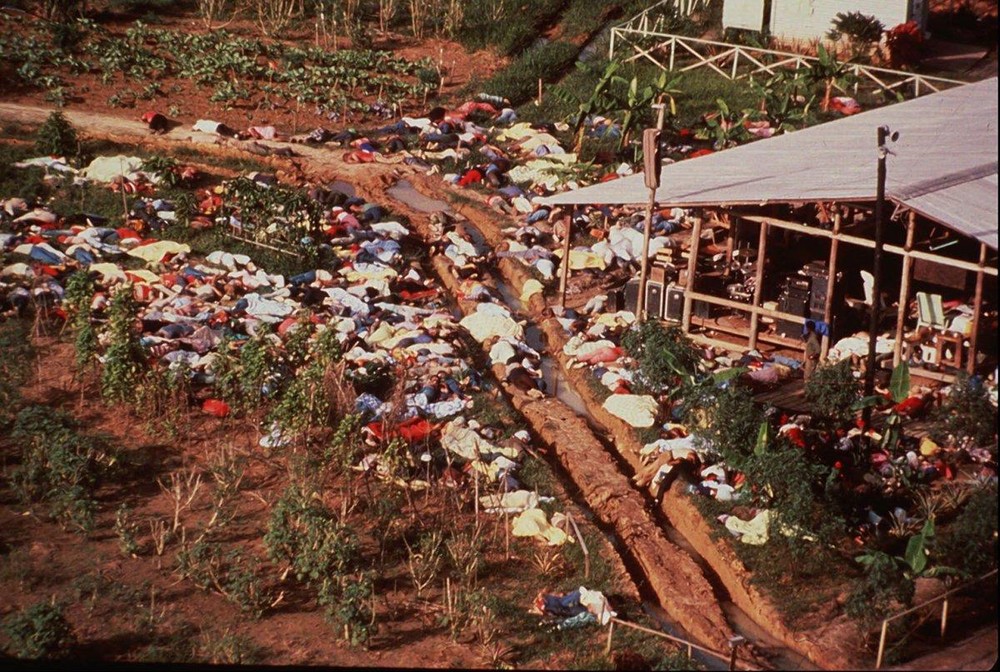 Ngày 18/11/1978, vụ  tự sát tập thể ở Jonestown đã cướp đi sinh mạng của 918 người, bao gồm cả phụ nữ và trẻ em. Đây được coi là sự kiện tồi tệ trong lịch sử nước Mỹ.