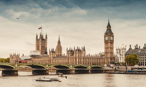 Sự kiện “The Great Stink” xảy ra ở  thành phố London, Anh năm 1858. Cụ thể, vào mùa Hè năm đó, London chìm trong mùi hôi thối do chất thải của con người không qua xử lý trôi nổi trên sông. Trước tình hình này, Quốc hội Anh đã thông qua kế hoạch chi kinh phí lớn để làm sạch mùi hôi nồng nặc ở thành phố London.