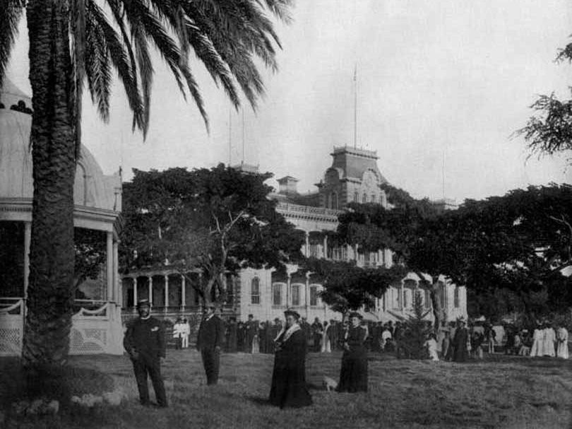 Ngày 21/8/1959, Hawaii chính thức trở thành một bang của Mỹ. Quần đảo  Hawaii trước khi trở thành một bang của Mỹ gây ấn tượng với công chúng bởi vẻ đẹp thiên nhiên hoang sơ, nền văn hóa độc đáo cùng ẩm thực hấp dẫn. Trong ảnh là Hawaii tháng 1/1890.