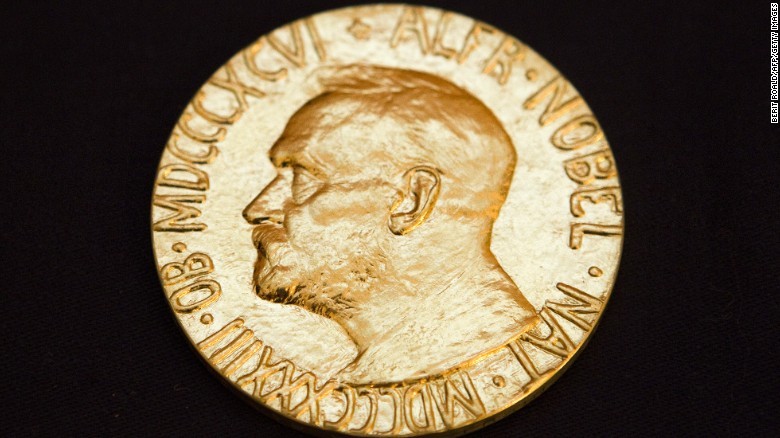 Nhà khoa học và nhà phát minh nổi tiếng người Thụy Điển Alfred Nobel là người khai sinh ra  giải thưởng Nobel trong 4 lĩnh vực gồm: y học, hóa học, văn học và hòa bình. 5 năm sau khi Alfred Nobel qua đời, các giải thưởng Nobel được trao lần đầu tiên vào năm 1901.