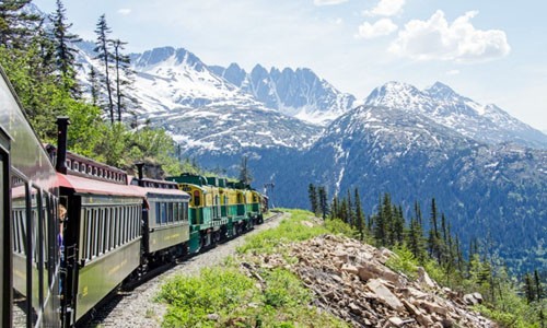 Alaska Railroud, Alaska (Mỹ).  Tuyến đường sắt từ nam Alaska đến bắc Alaska dài gần 800 km đi qua các vùng quê đẹp nhất nằm giữa Anchorage và Denali - nơi có những ngọn núi đẹp, đồng bằng rộng lớn và thậm chí, du khách có thể nhìn thấy nhiều thú rừng như nai hoặc gấu…