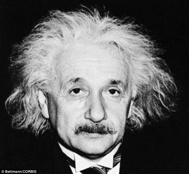 Hai ghi chú của  thiên tài Albert Einstein về bí quyết sống hạnh phúc mới được bán đấu giá với số tiền 1,56 triệu USD tại Jerusalem.