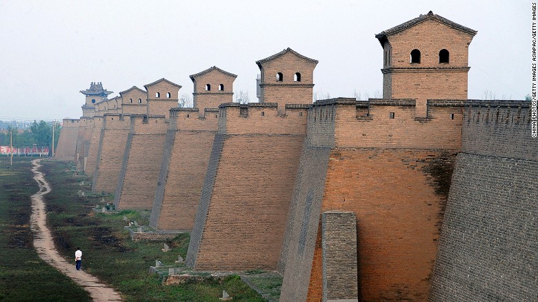 Pingyao là một trong những  thành phố cổ nổi tiếng nằm ở tỉnh Sơn Tây, Trung Quốc. Nơi đây nổi tiếng với những bức tường thành cổ kính và các ngôi nhà có kiến trúc đẹp. Pingyao cũng được UNESCO liệt kê trong danh sách Di sản Thế giới.